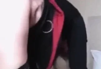 sans lui enlver sa robe