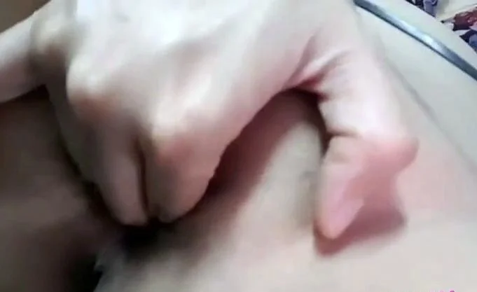 Thai Amateur Fingers Herself