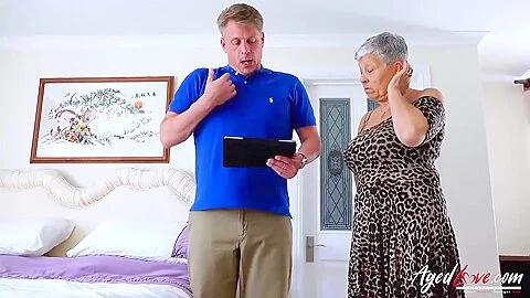 Mature Got All Holes Traffic With Her Handy Lover