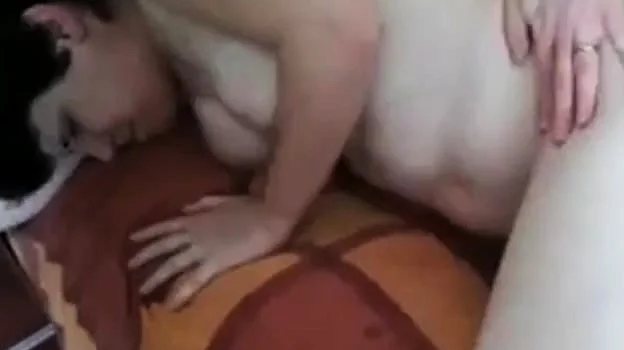 He films his girlfriend fucked in the ass by stranger