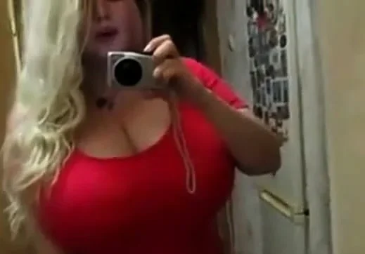 Two huge boobs bouncing