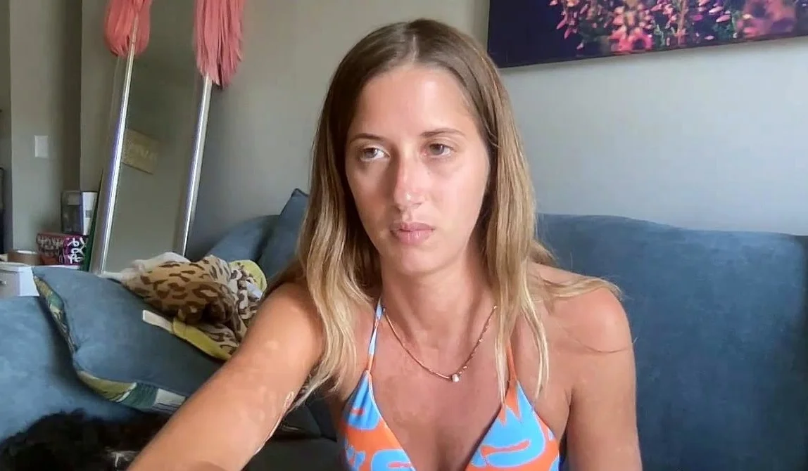 Amateur sweet blonde babe sucking cock