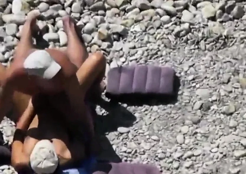 Voyeur. Hubby fucked his girl and cum it at public beach