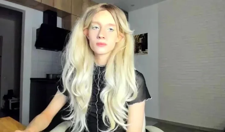 Amateur Blonde Teen Plays Solo with Toy Webcam Porn