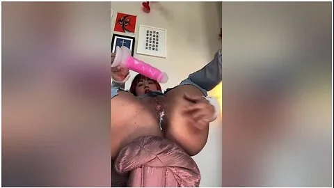 Horny Slut Humps Pillow And Fucks Pussy Till Creamy - Littlelaine