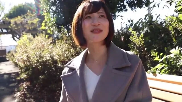 爽やか美人妻がキスや愛撫でとろける表情になり手マンで感度高まり喘ぐ