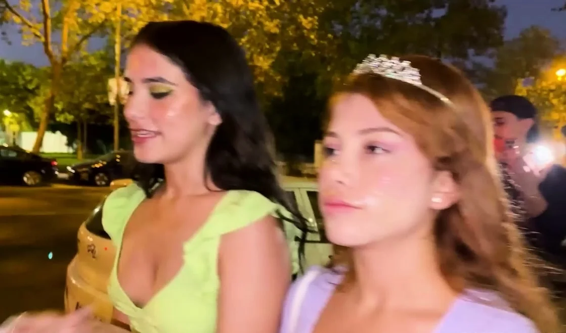 Marina Gold & Min Galilea - CumWalk through Madrid