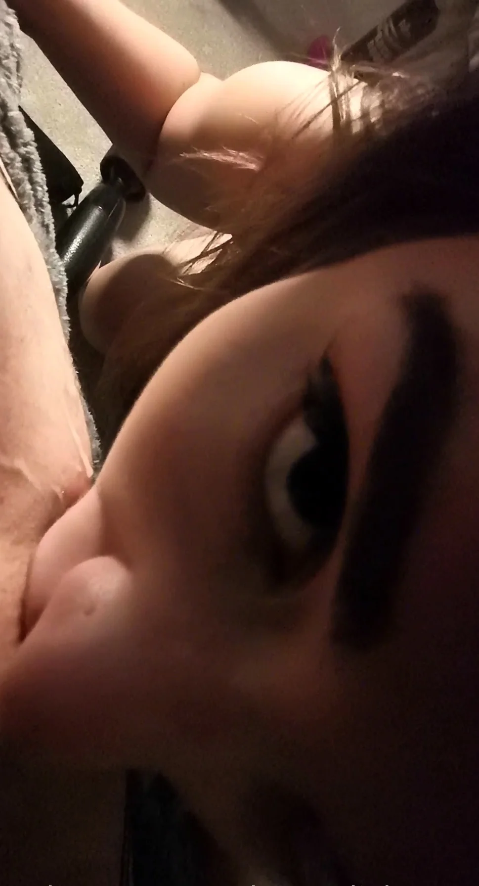 Amateur brunette teen blowjob and cumshot