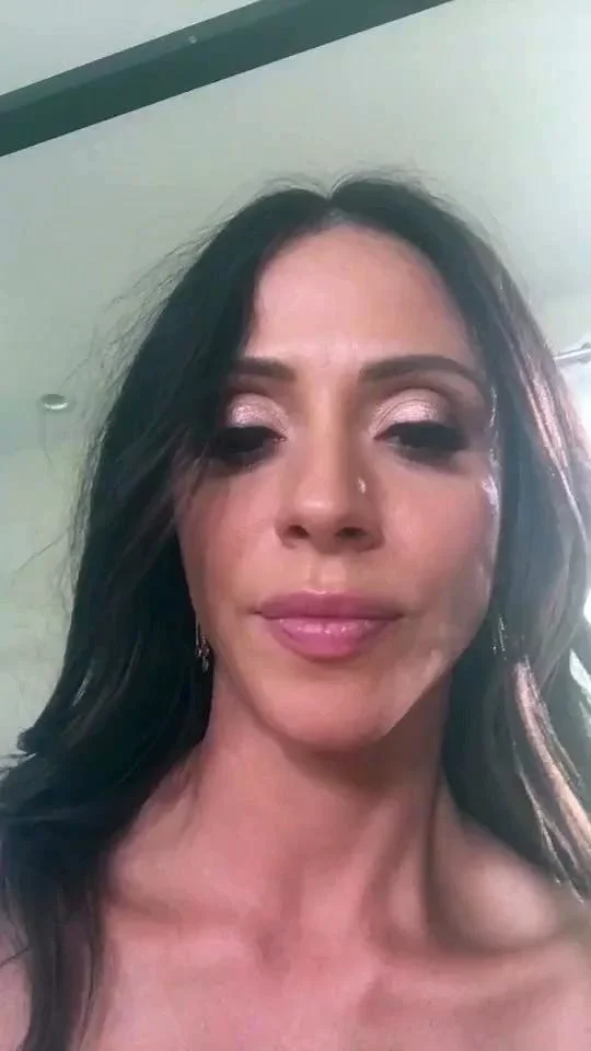 PUSSY BABE BRUNETTE masturbating