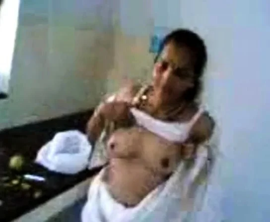 tamil show boobs in kitchen