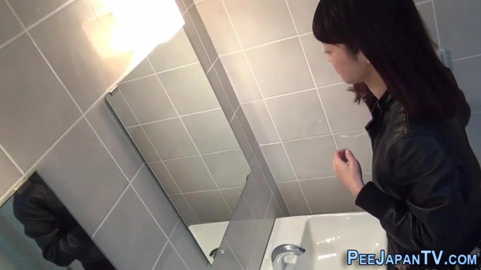 Weird Asians Piss In Loo
