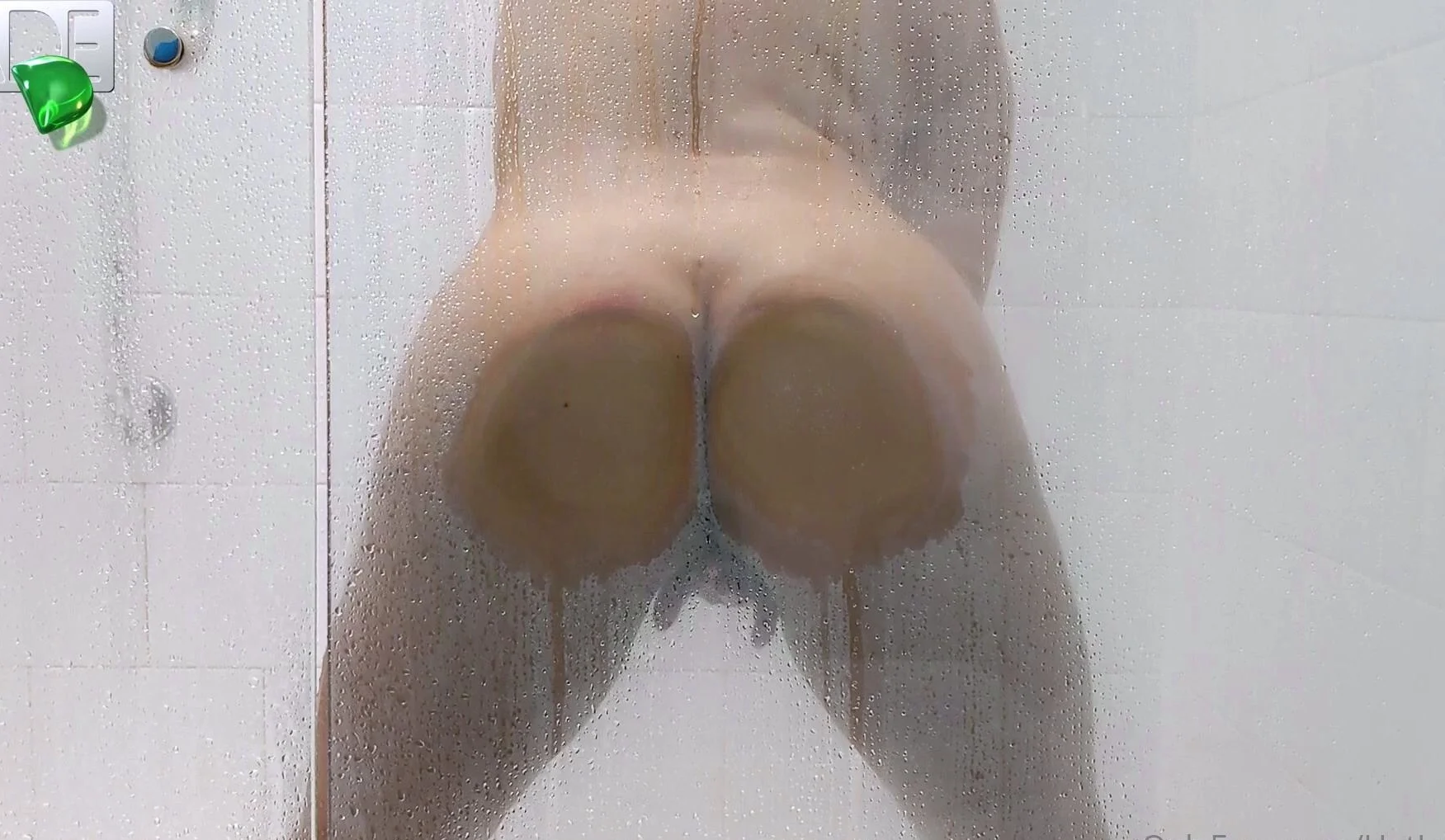 Amateur shower and masturbation