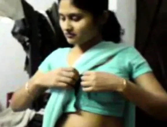 Indian Girl in Saree seducing