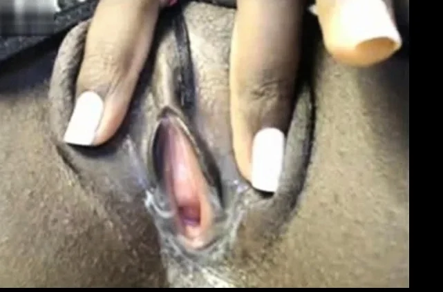 EbonY CrEamY FingerinG 525