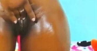 Sexy black girl showing herself on the cam