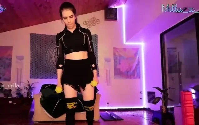 Teen goth brunette bara jerks and sucks cock