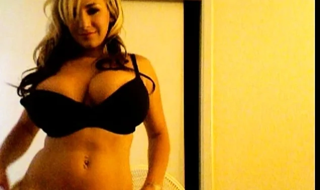 Amateur blonde having solo pleasure