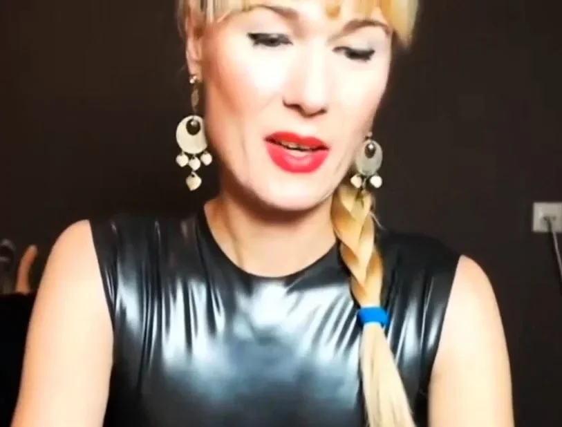 Mature slave in latex