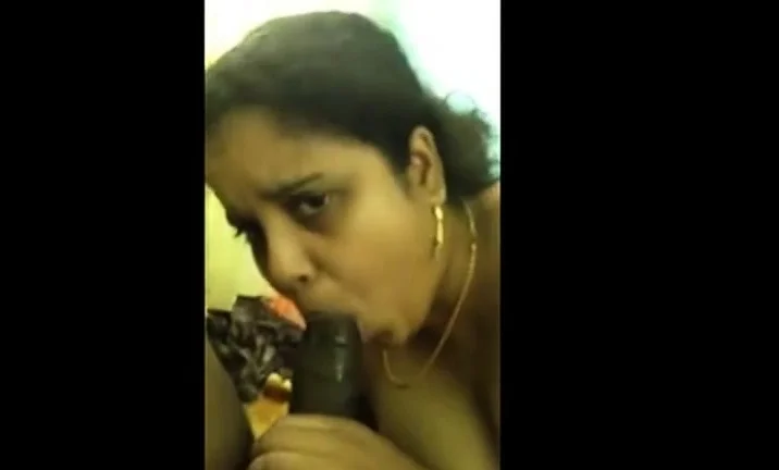 Desi girl giving superb blowjob
