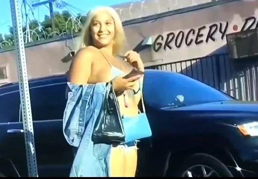 Close up MILF masturbation
