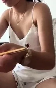 Amateur Webcam Teen Masturbates And Teases