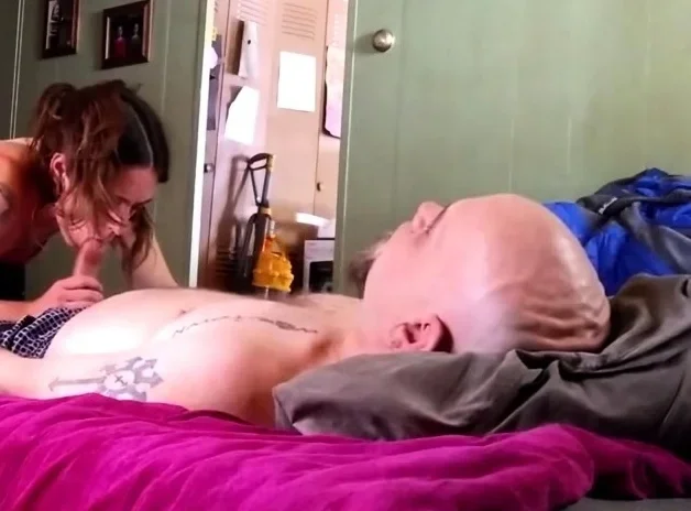 skinny amatuer milf sucking dick swallowing