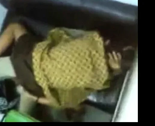 indonesia- ngintip sma berbaju batik di warnet