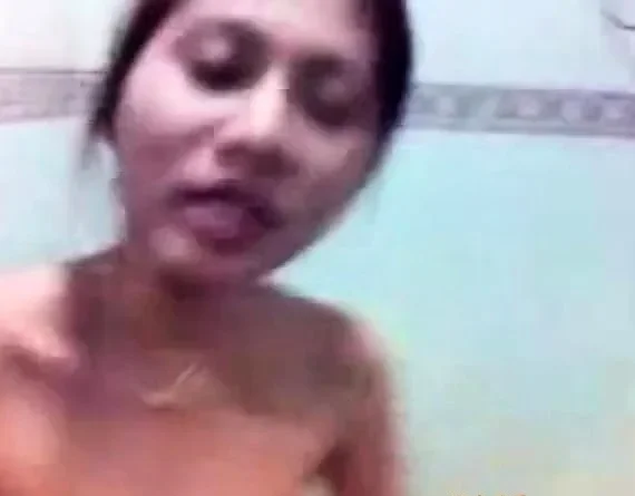 malay- nabilah ngan pakwe dlm bilik air