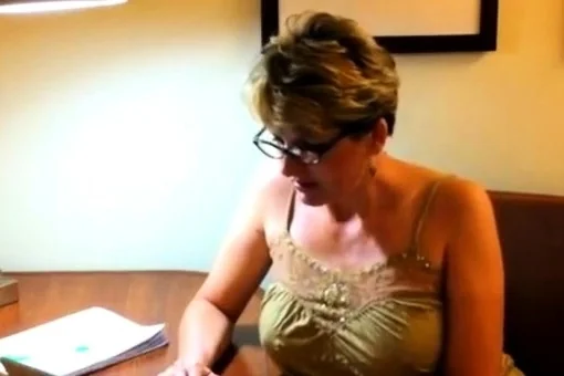 Huge cumshot on her glasses