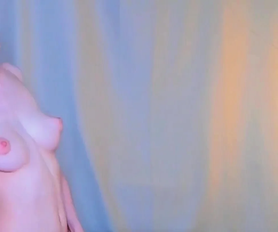 Amateur brunette ariana marie solo toying