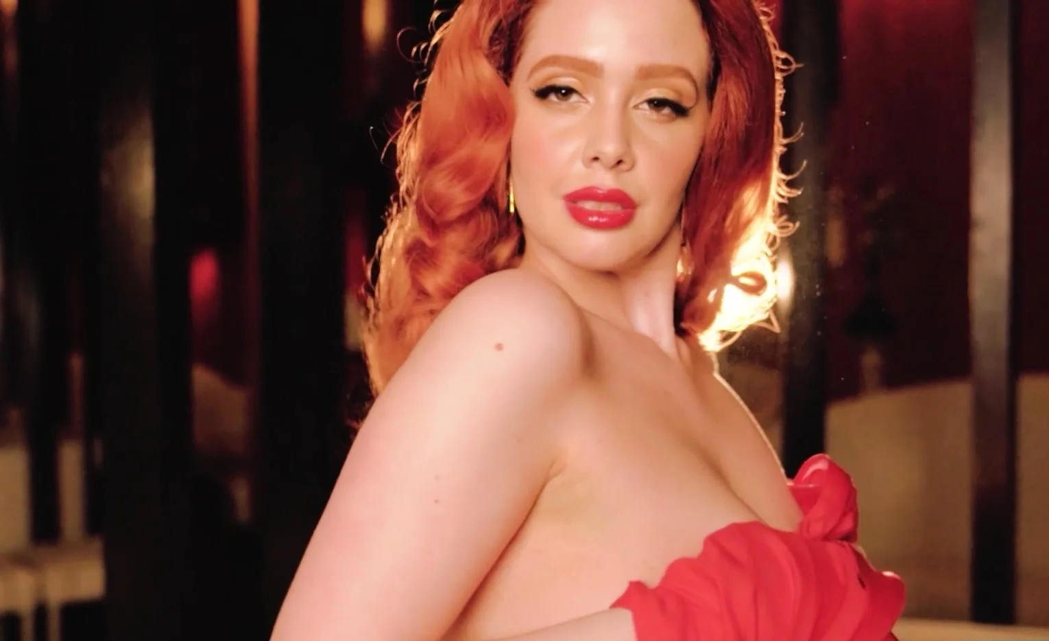 Curvy mature redhead from Texas solo