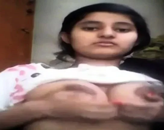 cute pakki girl showing her boobs