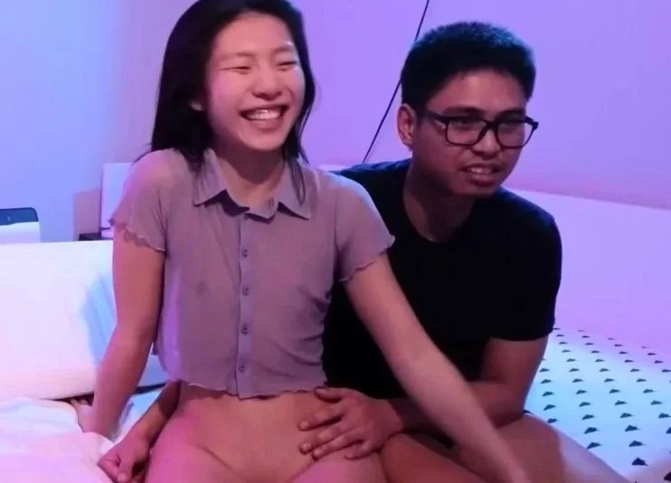 Sexy teen doggystyle fuck on webcam close up