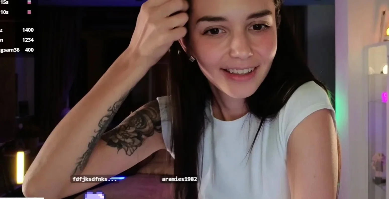 Brunette Solo Webcam Masturbation