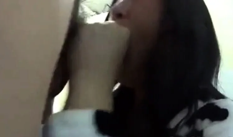 Amateur Asian Girl Receives a Mouthful of Cum