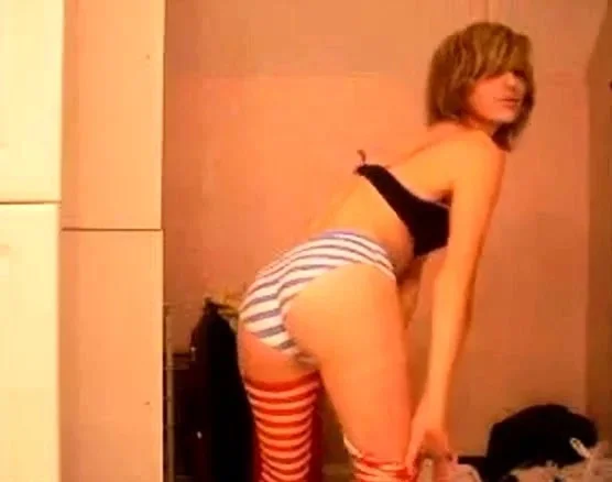 Cute Girl Make A Hot Striptease, Webcam Hottie!!
