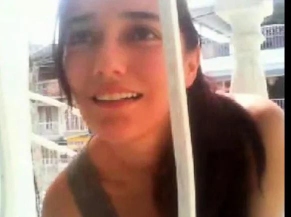 Colombiana excitada en su balcon