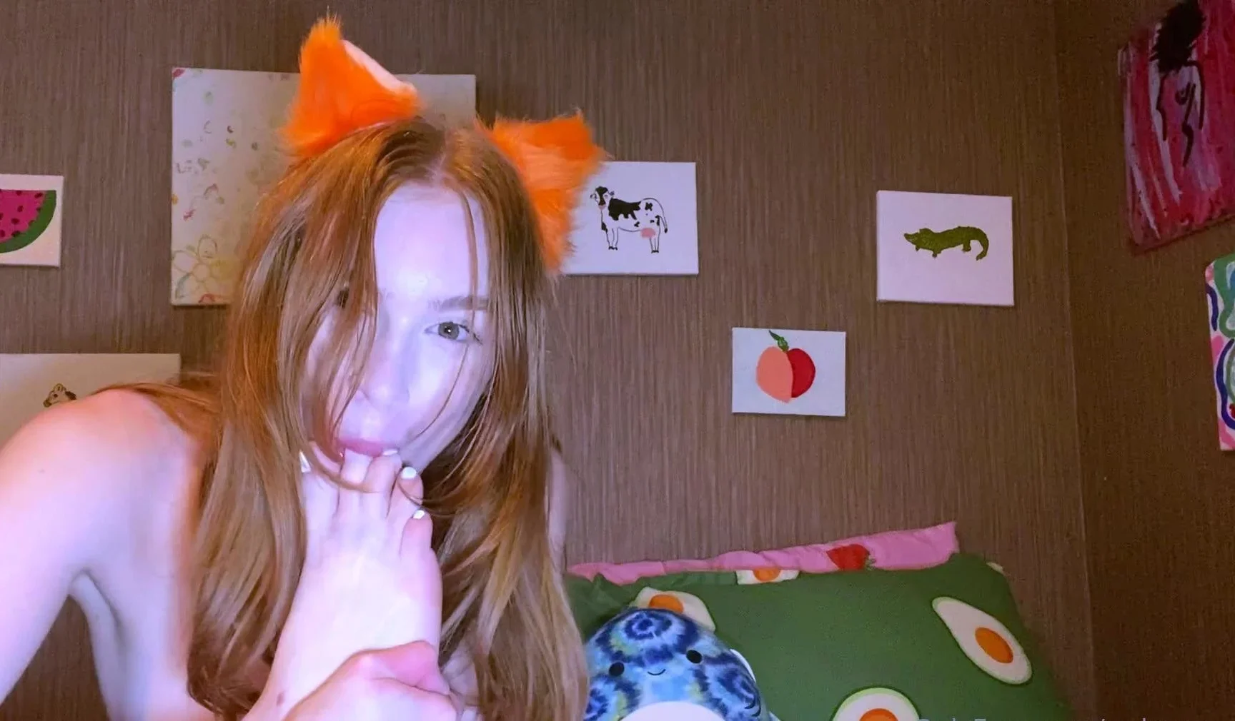 Amateur Webcam Teen Masturbates And Teases