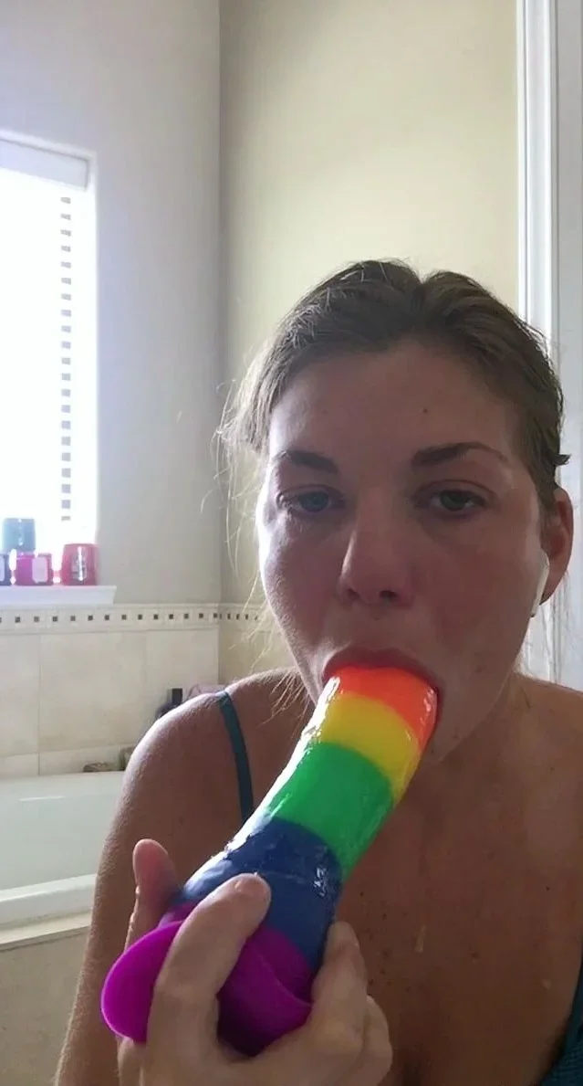Amateur brunette ariana marie solo toying