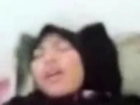 malay- tudung kesedapan kena jolok