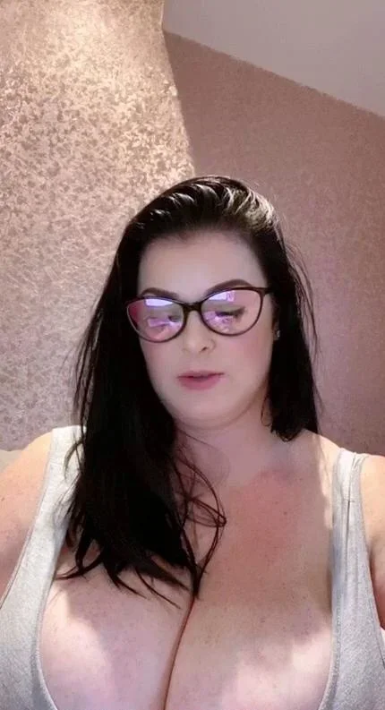 Leann amateur beautiful brunette with big boobs