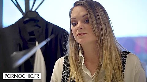 Does A Blowjob In The Toilets Of A Restaurant With Tiffany Leiddi