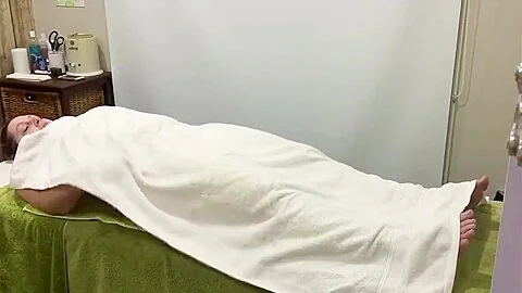 Hot Pretty Bbw Getting Deep Relaxing Body Massage At Spa U010