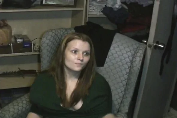 Brunette crack whore whiffs keyboard cleaner and gives a blowjob