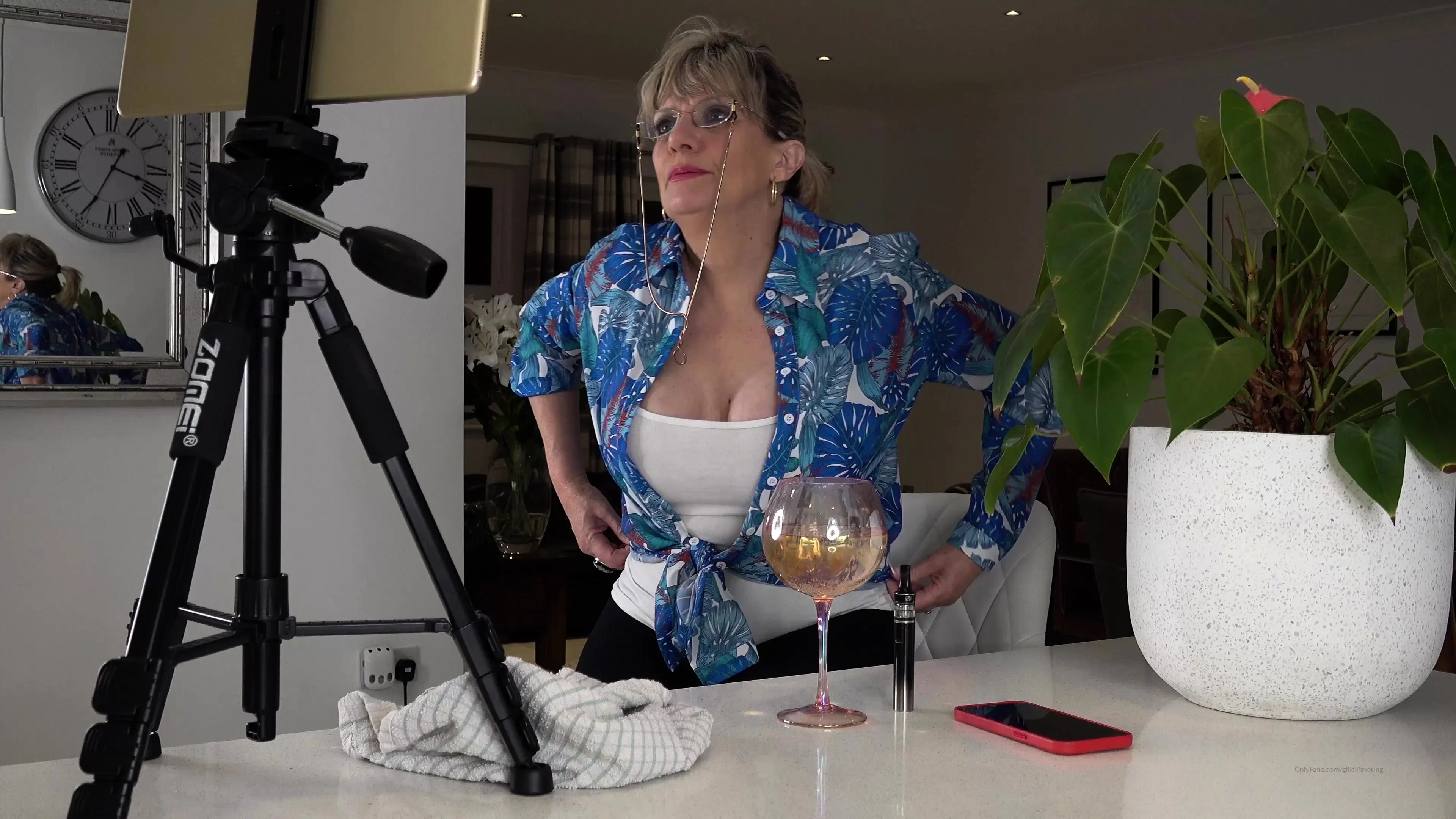 Amateur Blonde With BIG BOOBS Hot Free Cam Show