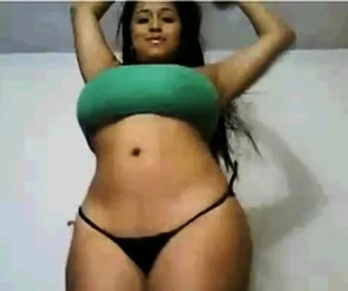 Sexy Latina loves teasing