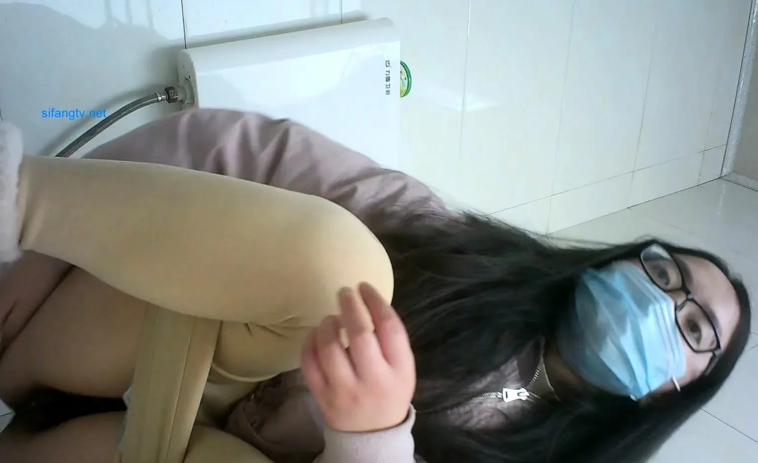 Amateur Webcam Cute Teen Plays Solo with Big Dildo