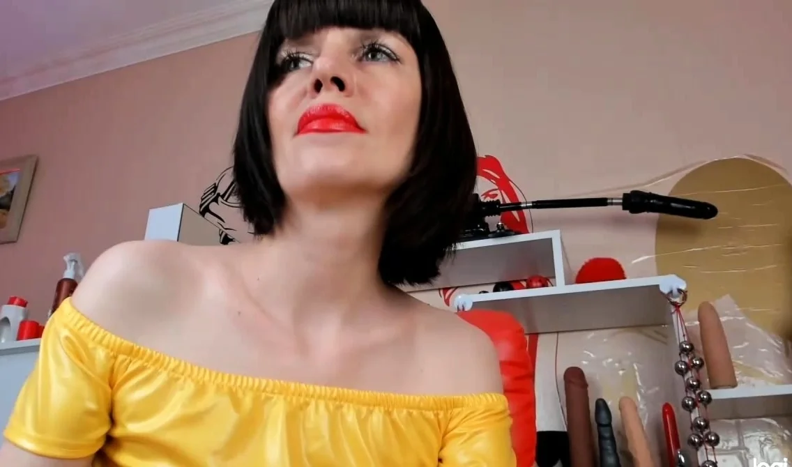 Brunette Solo Webcam Masturbation