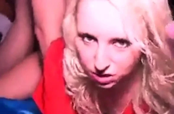 Hubby Filme blonde Frau in mehreren Creampie gangbang