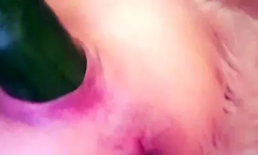 Gorgeous close up solo pussy toying from sexy solo stunner